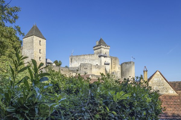 Comment organiser des vacances en Dordogne avec des cours de cuisine périgourdine et des visites de châteaux?